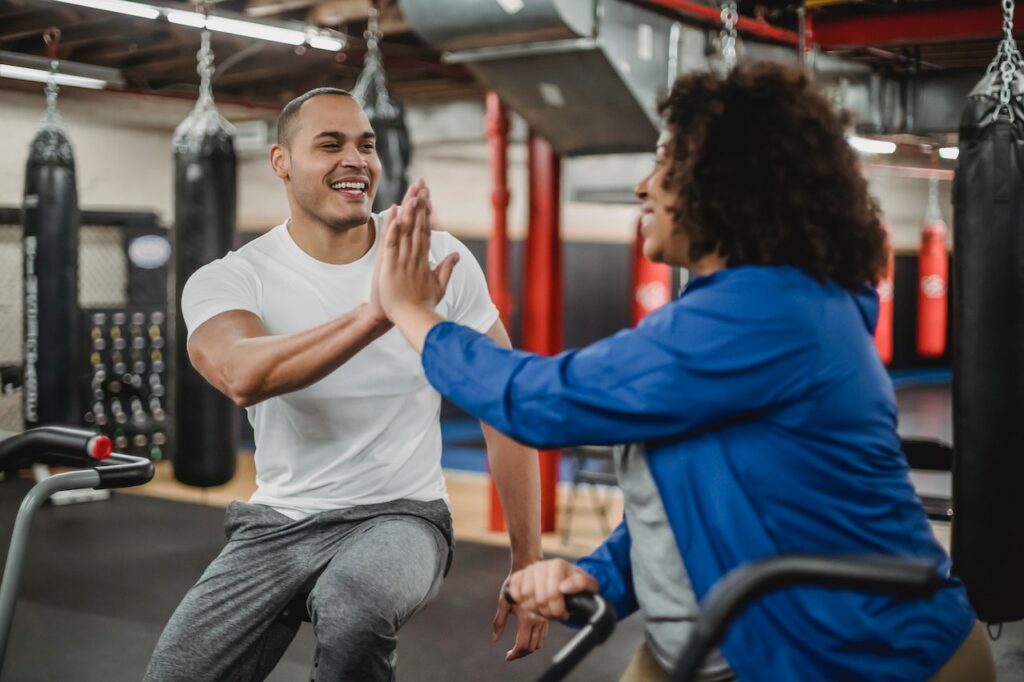Coach sportif fournissant un régime nutritionnel personnalisé