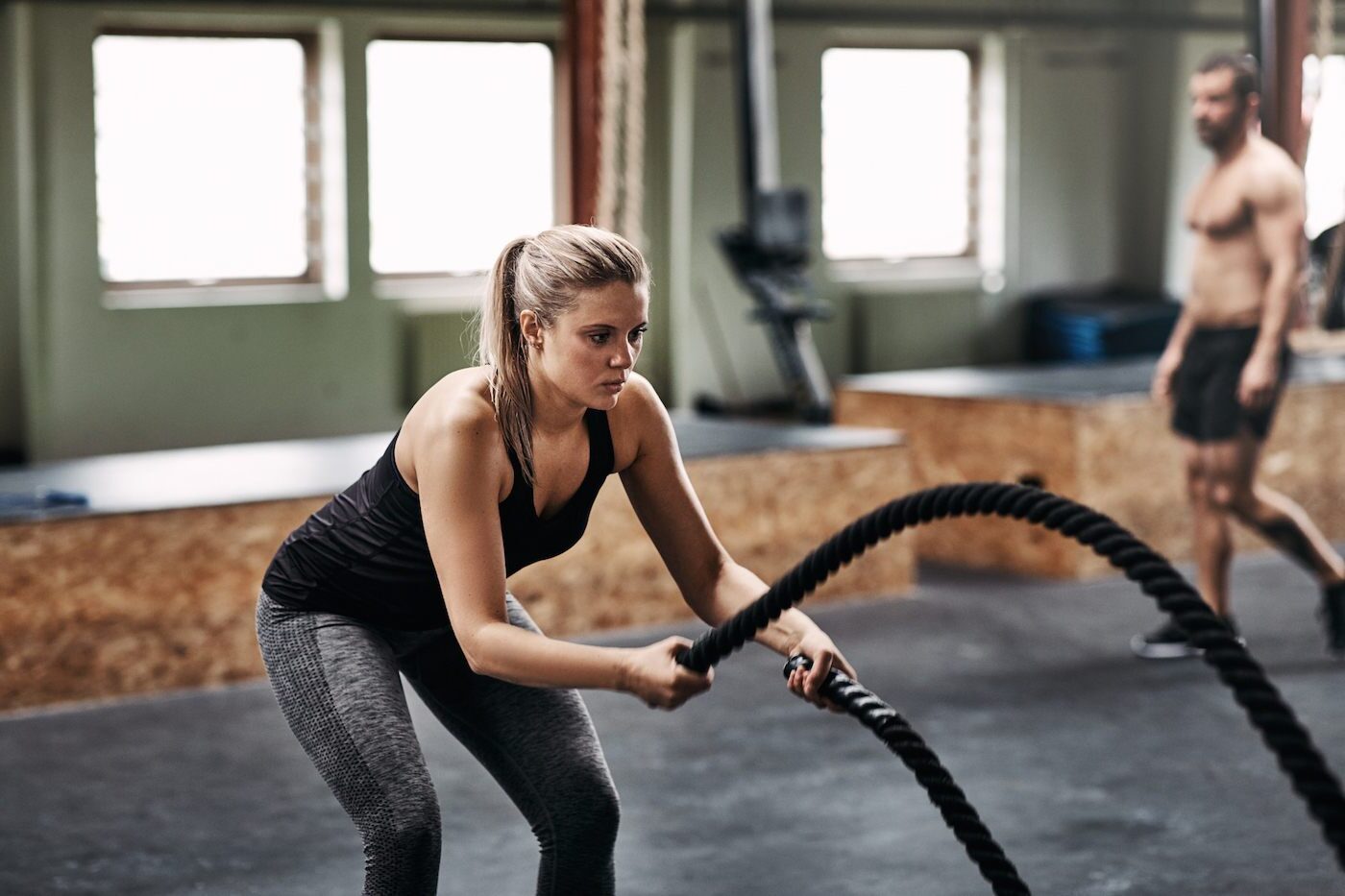 Entraînement avec résistance élastique en fitness